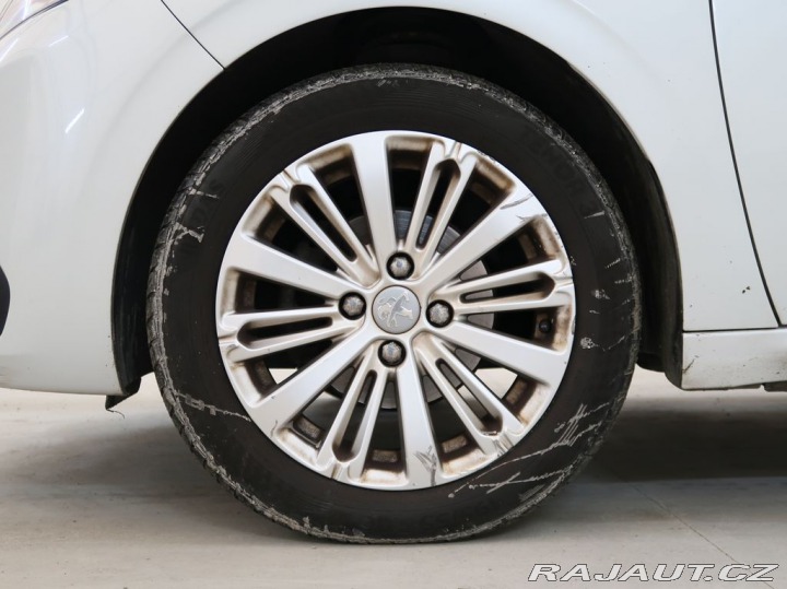 Peugeot 208 1.2PureTech,81kW,ALLURE,M 1800