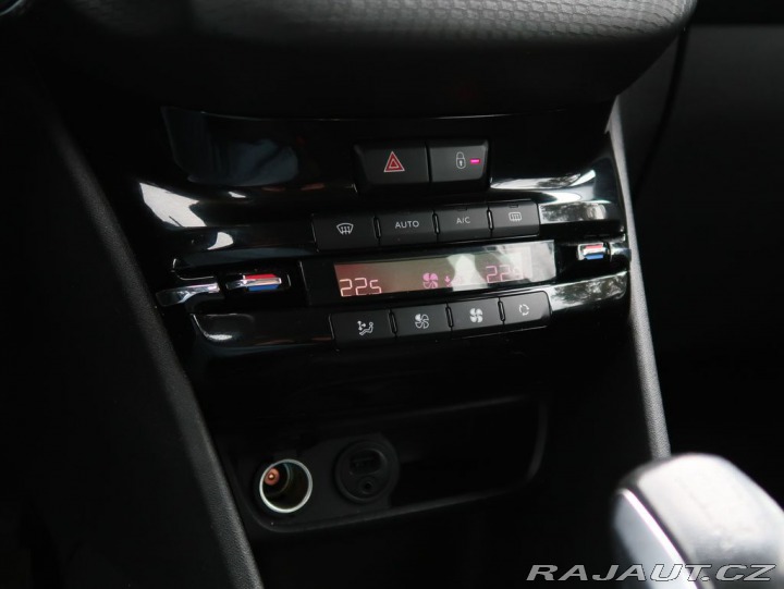 Peugeot 208 1.2PureTech,81kW,ALLURE,M 1800