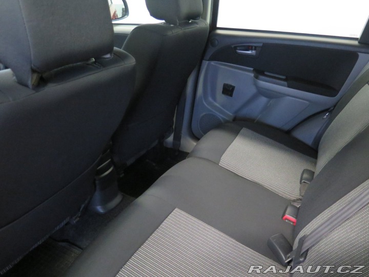 Suzuki SX4 1.6 88kW klima, tažné 2013