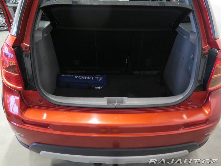Suzuki SX4 1.6 88kW klima, tažné 2013