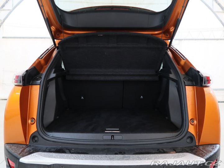 Peugeot 2008 1.2PureTech,74kW,ALLURE,M 1800