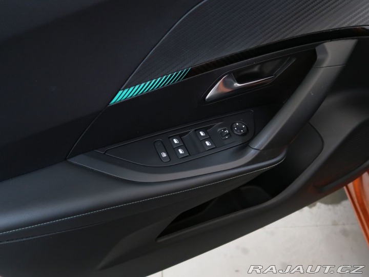 Peugeot 2008 1.2PureTech,74kW,ALLURE,M 1800