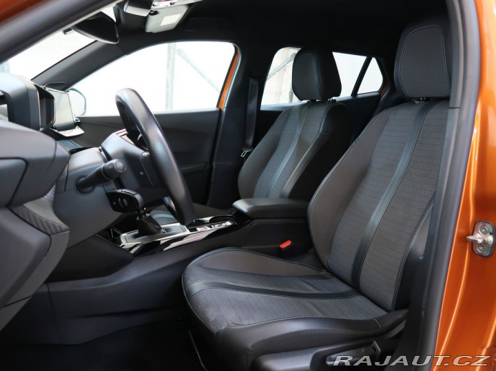 Peugeot 2008 1.2PureTech,74kW,ALLURE,M 1800