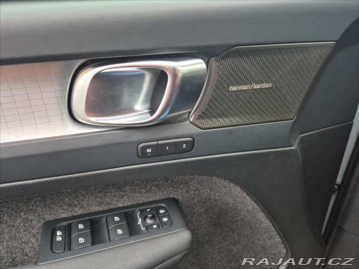 Volvo XC40 2,0 B3 Plus Dark 2023