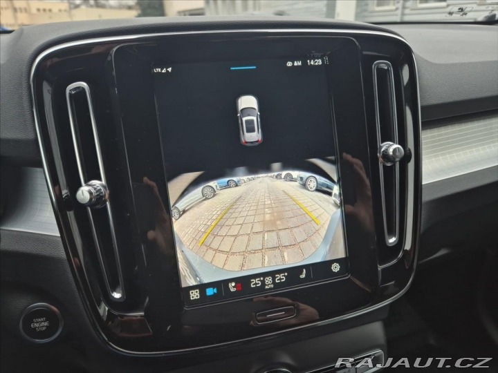 Volvo XC40 2,0 B3 Plus Dark 2023