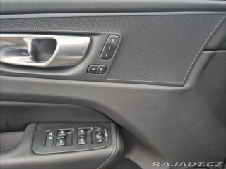 Volvo XC60 2,0 B4 AWD diesel Plus Da 2023