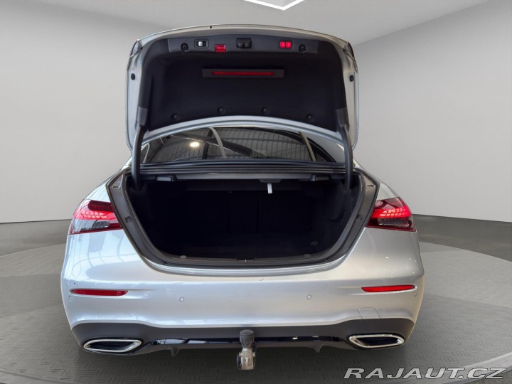 Mercedes-Benz E E 300 D 4MATIC REZERVACE 2021