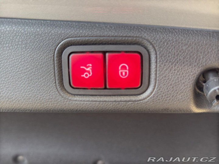 Mercedes-Benz E E 300 D 4MATIC REZERVACE 2021