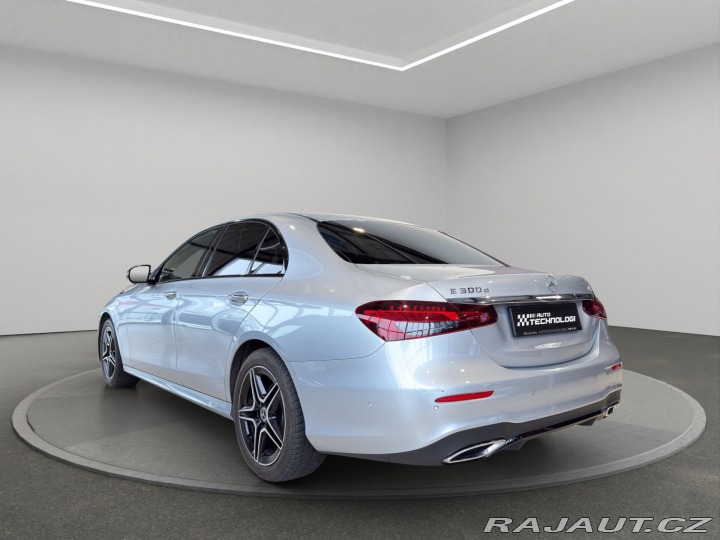 Mercedes-Benz E E 300 D 4MATIC REZERVACE 2021