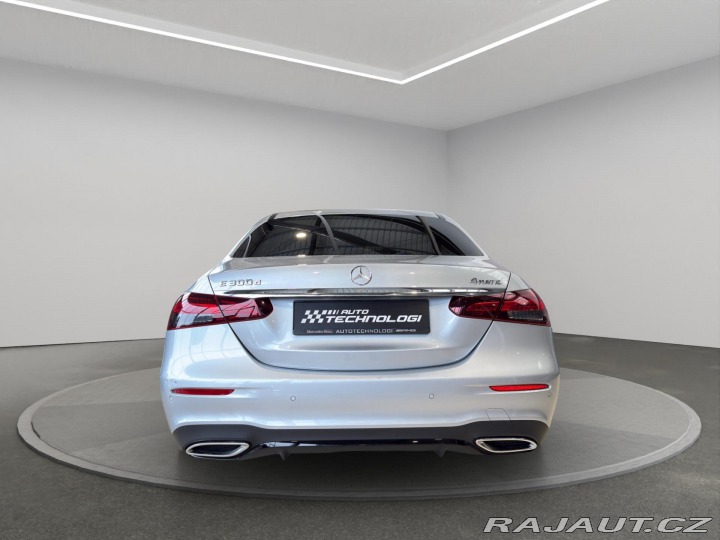 Mercedes-Benz E E 300 D 4MATIC REZERVACE 2021