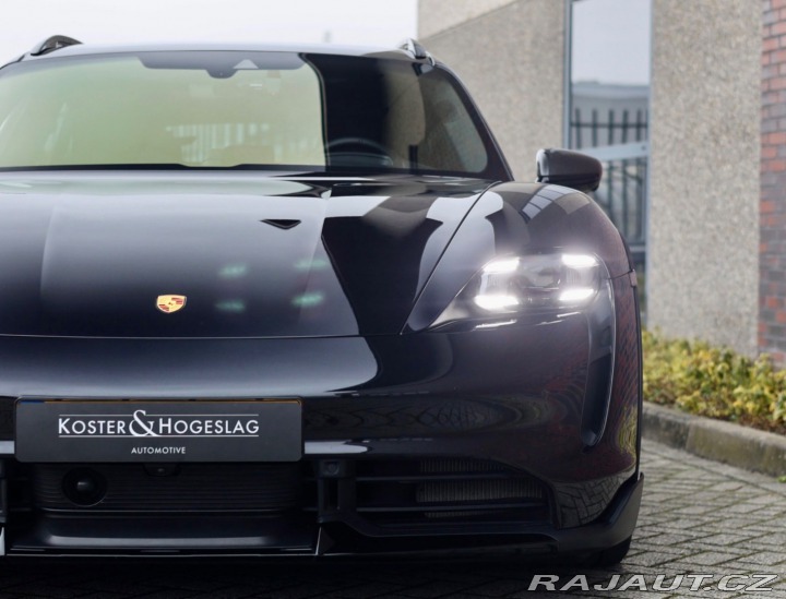 Porsche Taycan Turbo S | PDCC - Pasažie 2023