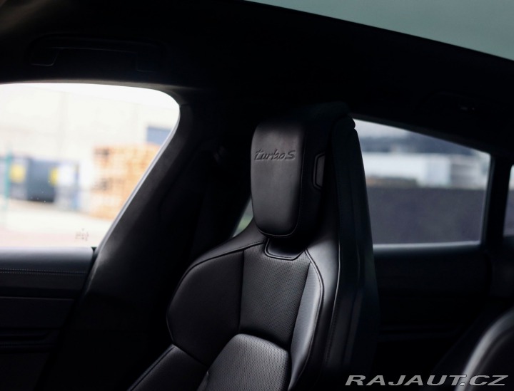 Porsche Taycan Turbo S | PDCC - Pasažie 2023