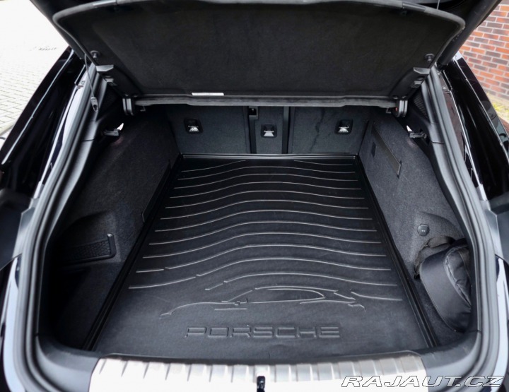 Porsche Taycan Turbo S | PDCC - Pasažie 2023