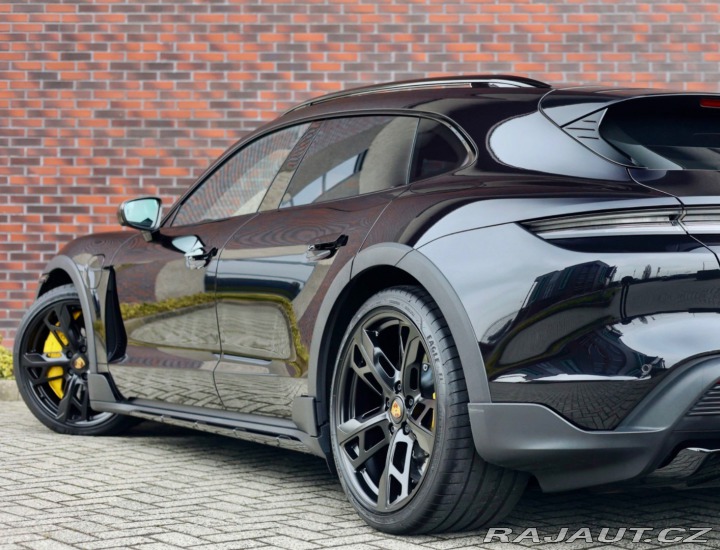 Porsche Taycan Turbo S | PDCC - Pasažie 2023