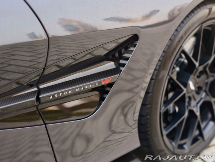 Aston Martin Vanquish 5.2 V12 | Nový model - Q 2024