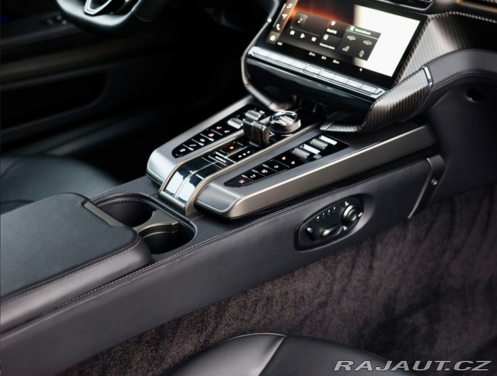 Aston Martin Vanquish 5.2 V12 | Nový model - Q 2024