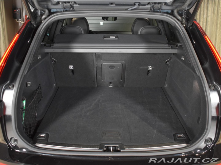 Volvo XC60 2,0 B5 AWD Black Edition 2025