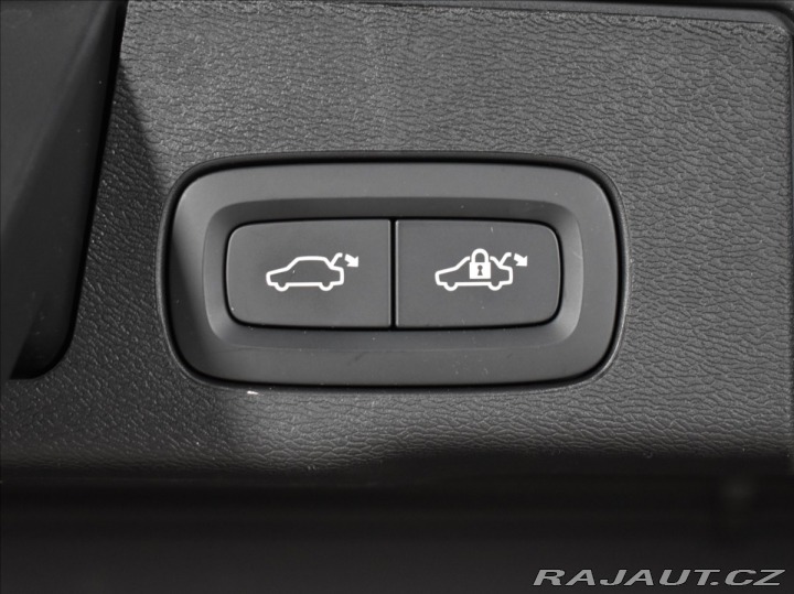 Volvo XC60 2,0 B5 AWD Black Edition 2025