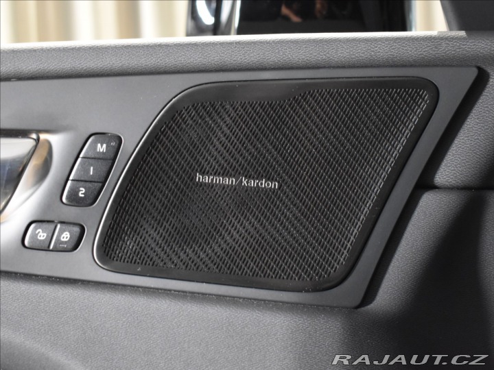 Volvo XC60 2,0 B5 AWD Black Edition 2025