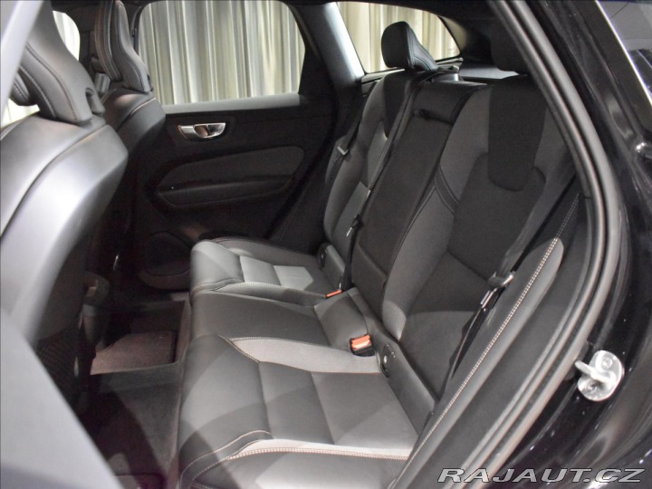 Volvo XC60 2,0 B5 AWD Black Edition 2025