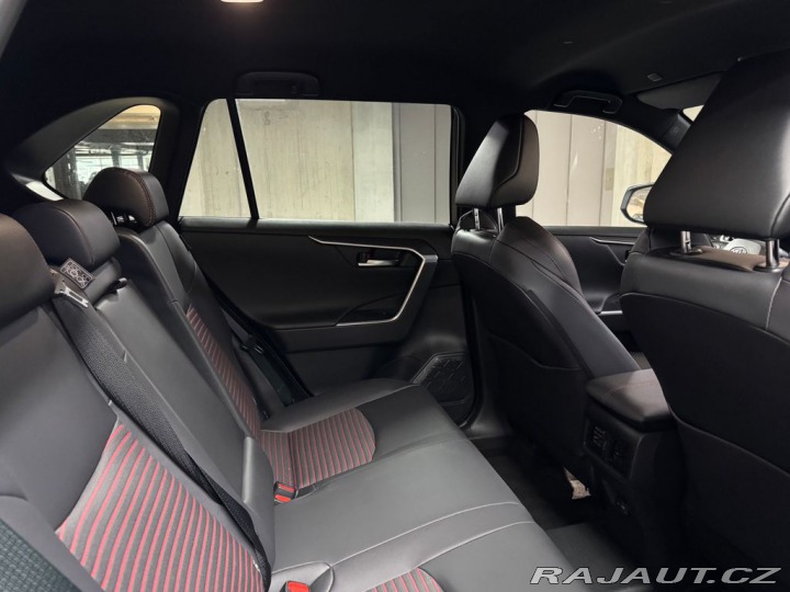 Toyota RAV4 SELECTION  2.5 Plug -in H 2025