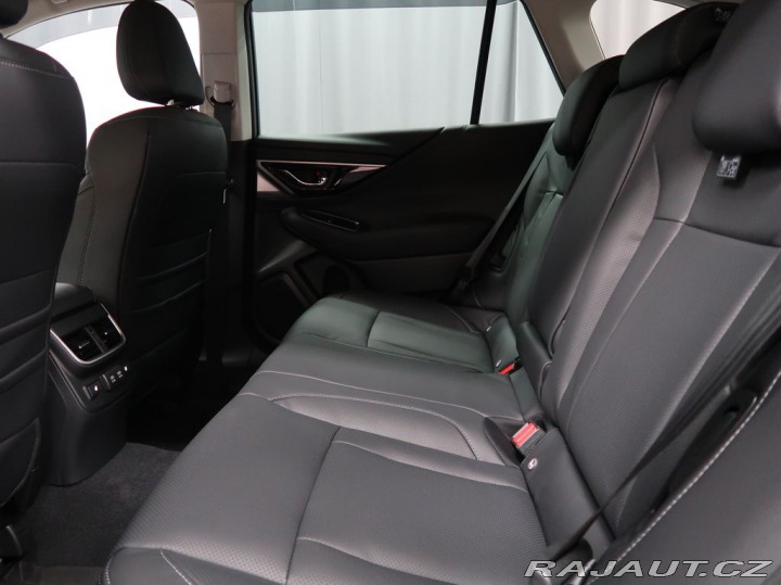 Subaru Outback TOURING 4X4. Služební vůz 2025