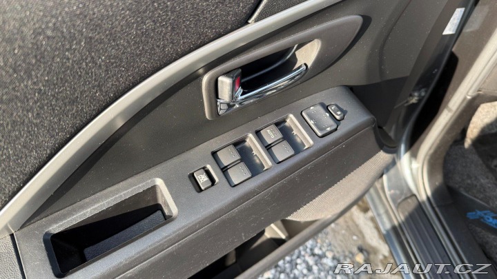 Mazda 5 1.8i 85kW REZERVOVANO 2011