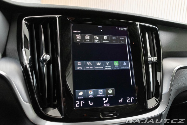 Volvo V60 Cross Country B4 AWD *ZÁR 2022