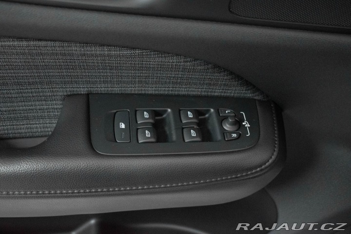 Volvo V60 Cross Country B4 AWD *ZÁR 2022