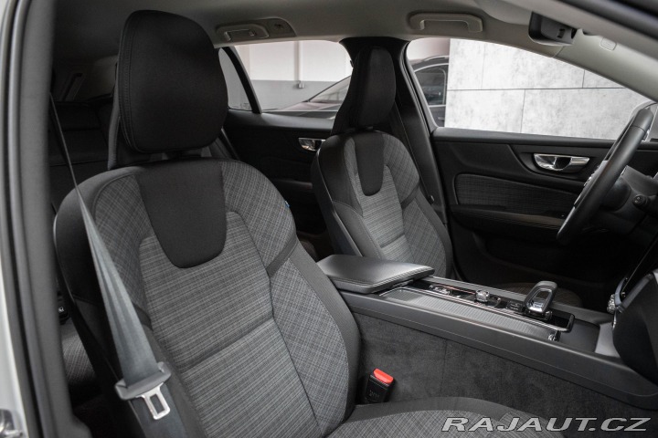 Volvo V60 Cross Country B4 AWD REZE 2022