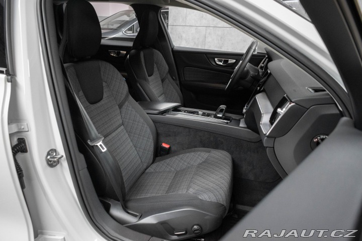 Volvo V60 Cross Country B4 AWD *ZÁR 2022