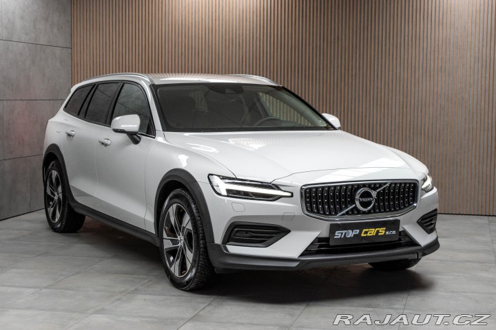 Volvo V60 Cross Country B4 AWD *ZÁR 2022