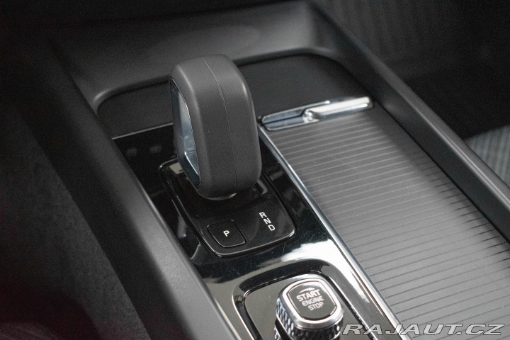 Volvo V60 Cross Country B4 AWD *ZÁR 2022