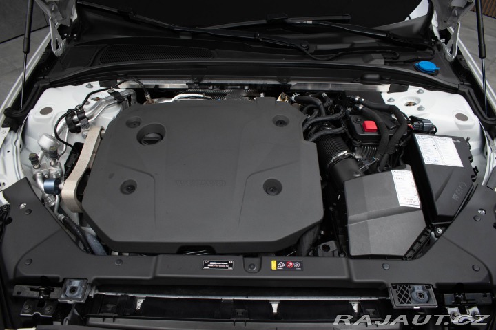 Volvo V60 Cross Country B4 AWD *ZÁR 2022