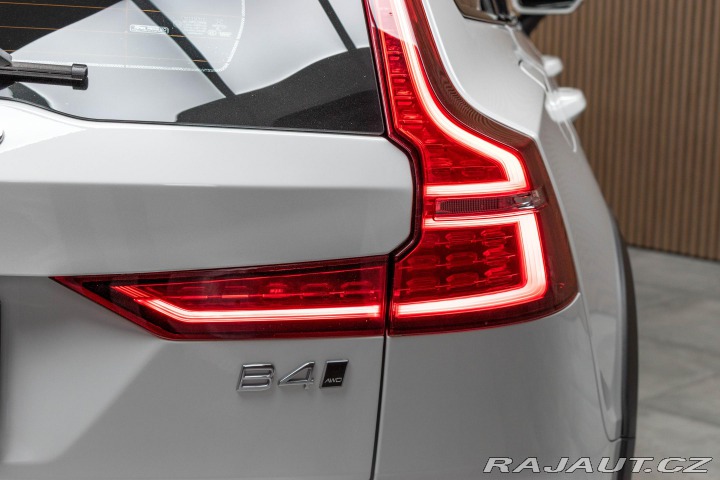 Volvo V60 Cross Country B4 AWD *ZÁR 2022