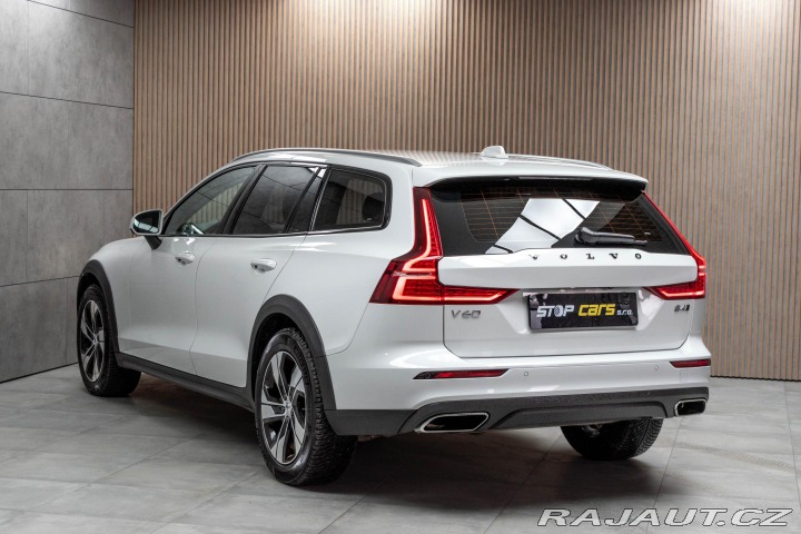 Volvo V60 Cross Country B4 AWD REZE 2022