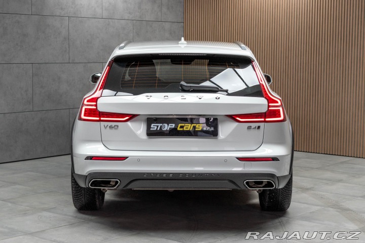 Volvo V60 Cross Country B4 AWD REZE 2022