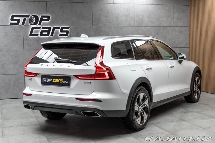 Volvo V60 Cross Country B4 AWD *ZÁR 2022