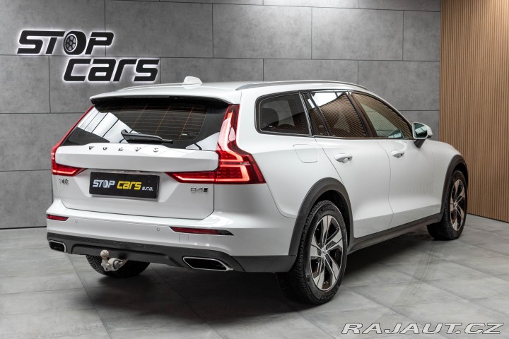 Volvo V60 Cross Country B4 AWD *ZÁR 2022