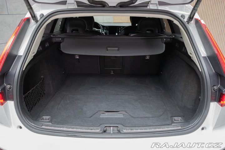 Volvo V60 Cross Country B4 AWD REZE 2022