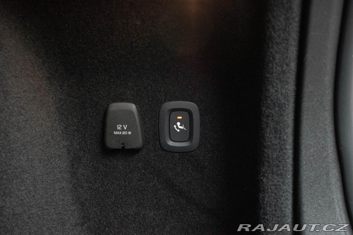 Volvo V60 Cross Country B4 AWD *ZÁR 2022