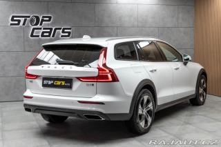 Volvo V60 Cross Country B4 AWD *ZÁR 2022