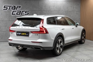 Volvo V60 Cross Country B4 AWD *ZÁR 2022