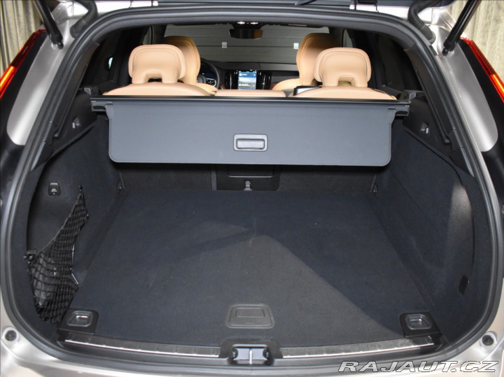 Volvo XC60 2,0 B5 AWD PLUS Ventilace 2025