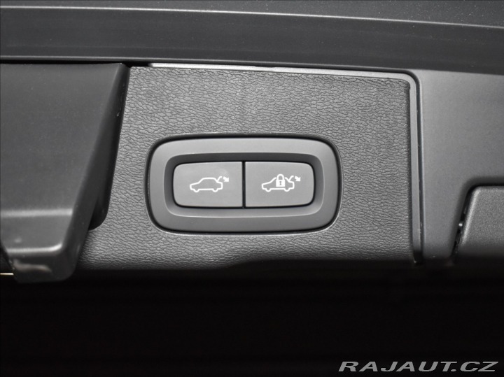 Volvo XC60 2,0 B5 AWD PLUS Ventilace 2025