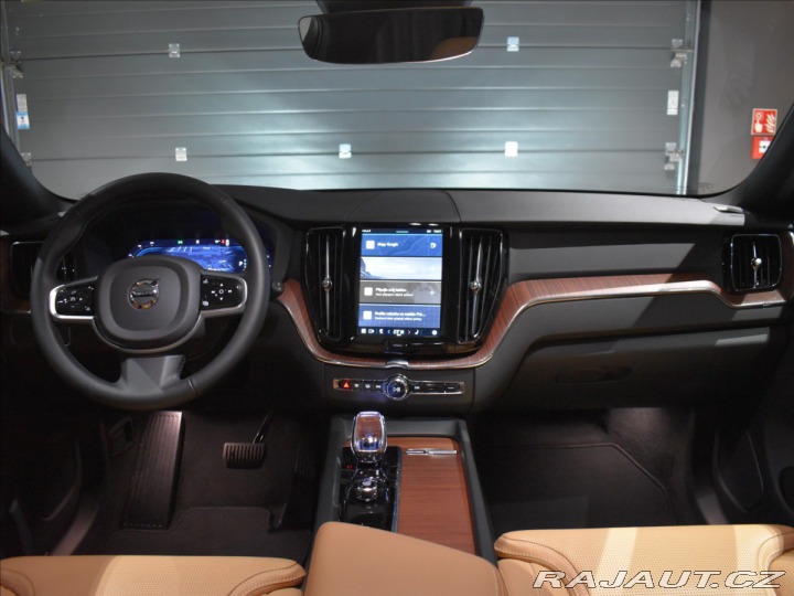 Volvo XC60 2,0 B5 AWD PLUS Ventilace 2025