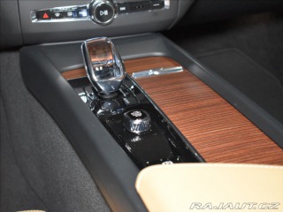 Volvo XC60 2,0 B5 AWD PLUS Ventilace 2025