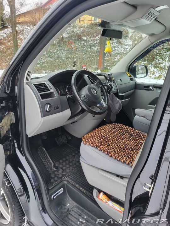 Volkswagen Caravelle 2,0   tdi 2014