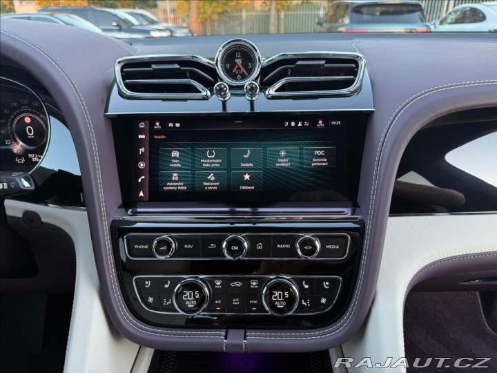 Bentley Bentayga Extended Wheelbase Azure 2024