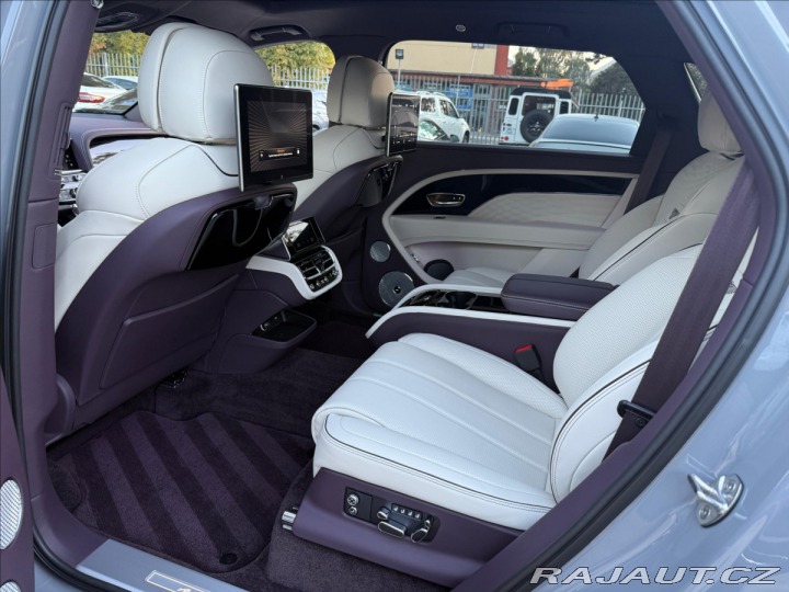 Bentley Bentayga Extended Wheelbase Azure 2024